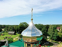 Установка купола на строящийся храм в честь святого праведного Лазаря Четверодневного в Вежном