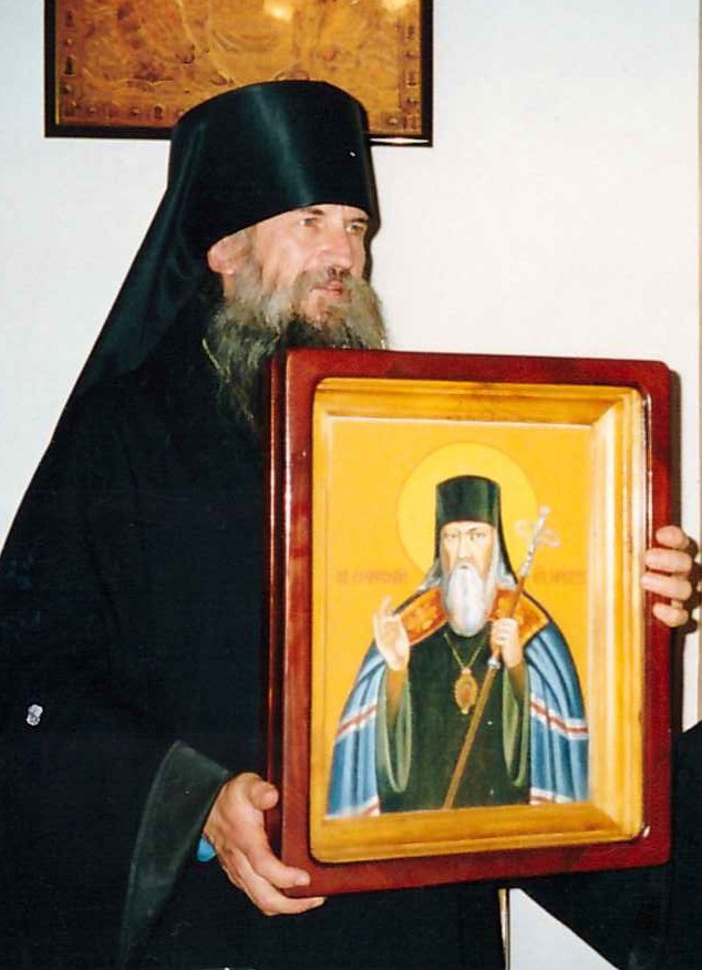 Епископ Софроний (Ющук) в монастырской трапезной 2001 год.jpg