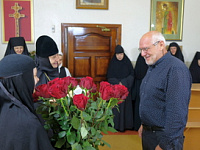 Игумения Александра (Жарин) с сестрами поздравила помощника по хозяйственной части с именинами и 70-летием
