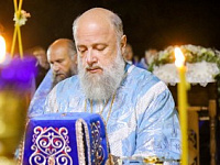 Архиепископ Иоанн совершил Ночную Божественную литургию в Никольском подворье х. Вежное