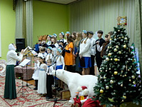 Совместный Рождественский концерт Воскресной школы монастыря и арт-студии «Радуга жизни» в Доме ветеранов посетил архиепископ Иоанн