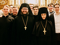 Иеромонах Агафангел со студентами Минской духовной семинарии совершили Вечернее богослужение в монастыре