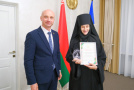 Игумения Александа (Жарин) получила награду от Брестского горисполкома