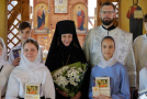 Игумения Александра поздравила выпускников воскресной школы монастыря 2025 г.