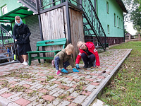 Участники детского хора при Свято-Николаевском Братском храме приехали потрудиться в скит